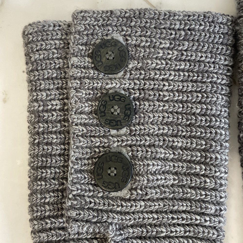 Like new UGG Australia Classic Cardy Cable Knit Gray Knee-High Boots size 8 - Picture 3 of 11